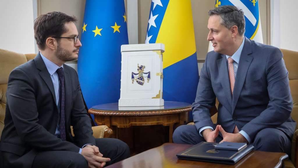 Bećirović s ambasadorom Delmasom: Važna je podrška Francuske otvaranju pregovora BiH sa EU