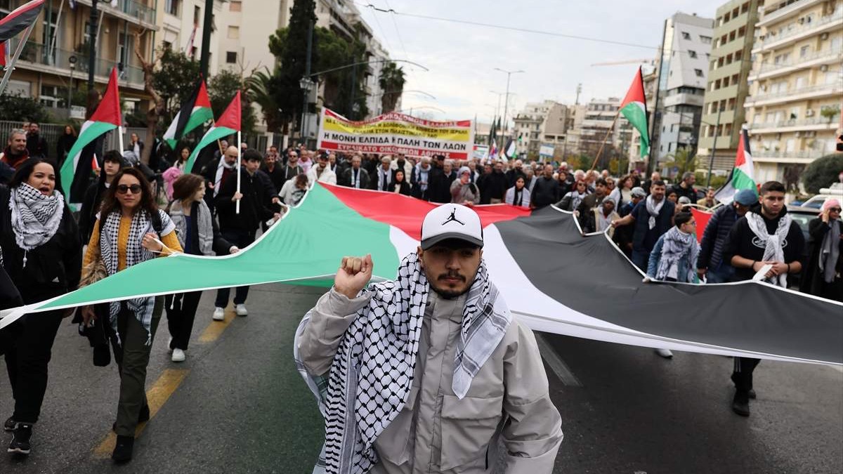 Atina: Hiljade ljudi marširalo do izraelske ambasade protestujući protiv napada u Gazi