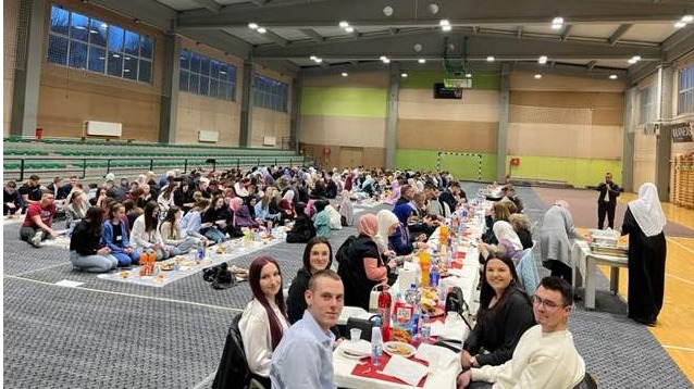 Omladinskom iftaru u Olovu prisustvovalo blizu 250 posjetilaca