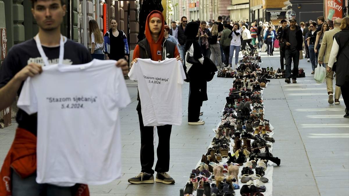 32 godine od početka opsade Sarajeva: Postavka više od 15.000 pari cipela u znak sjećanja na ubijene građane