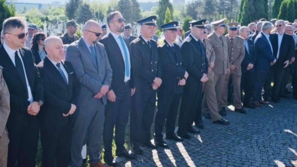 Ministar Lokmić na obilježavanju godišnjice Armije RBiH u Bihaću