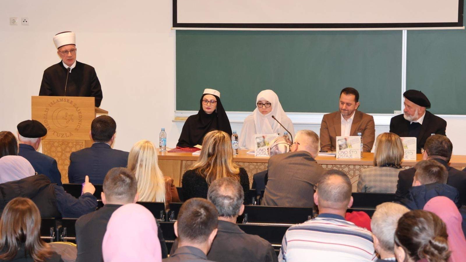 Tuzla: Promovisana knjiga "Ono što ostaje", 30 svjedočanstava majki Srebrenice