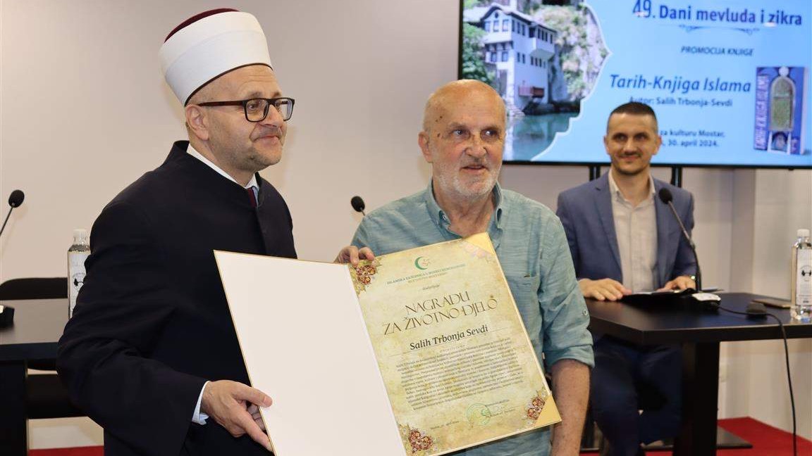 Muftija Dedović uručio nagradu za životno djelo mostarskom pjesniku Salihu Sevdiju Trbonji