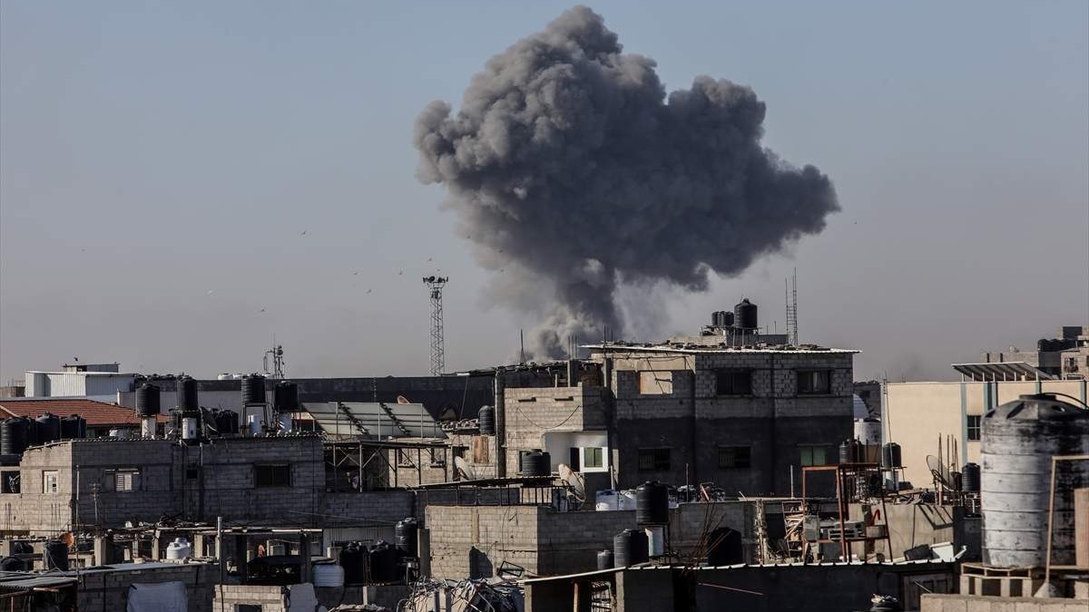 Izrael izvodi kopnene i vazdušne napade na južnu Gazu