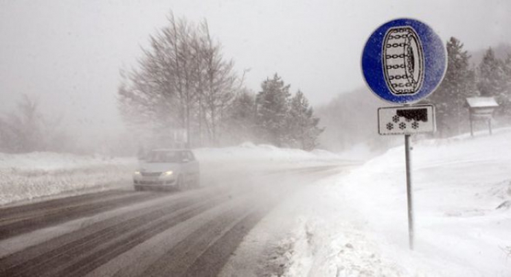 Saobraćaj otežan zbog snijega: Klizišta zatvorila pojedine puteve