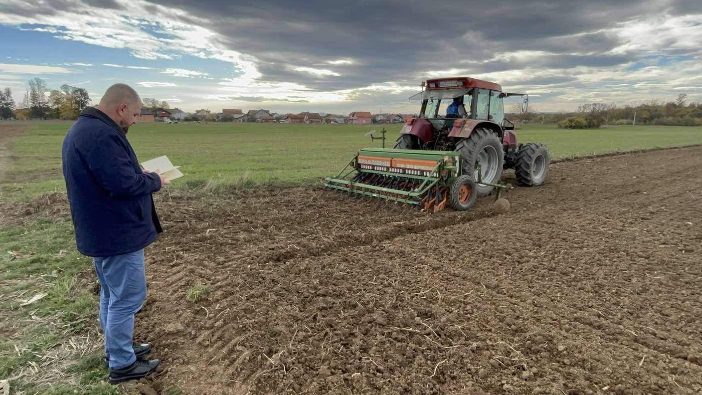 Jesenja sjetva na parcelama Medžlisa Bijeljina: Zasijani ječam i pšenica