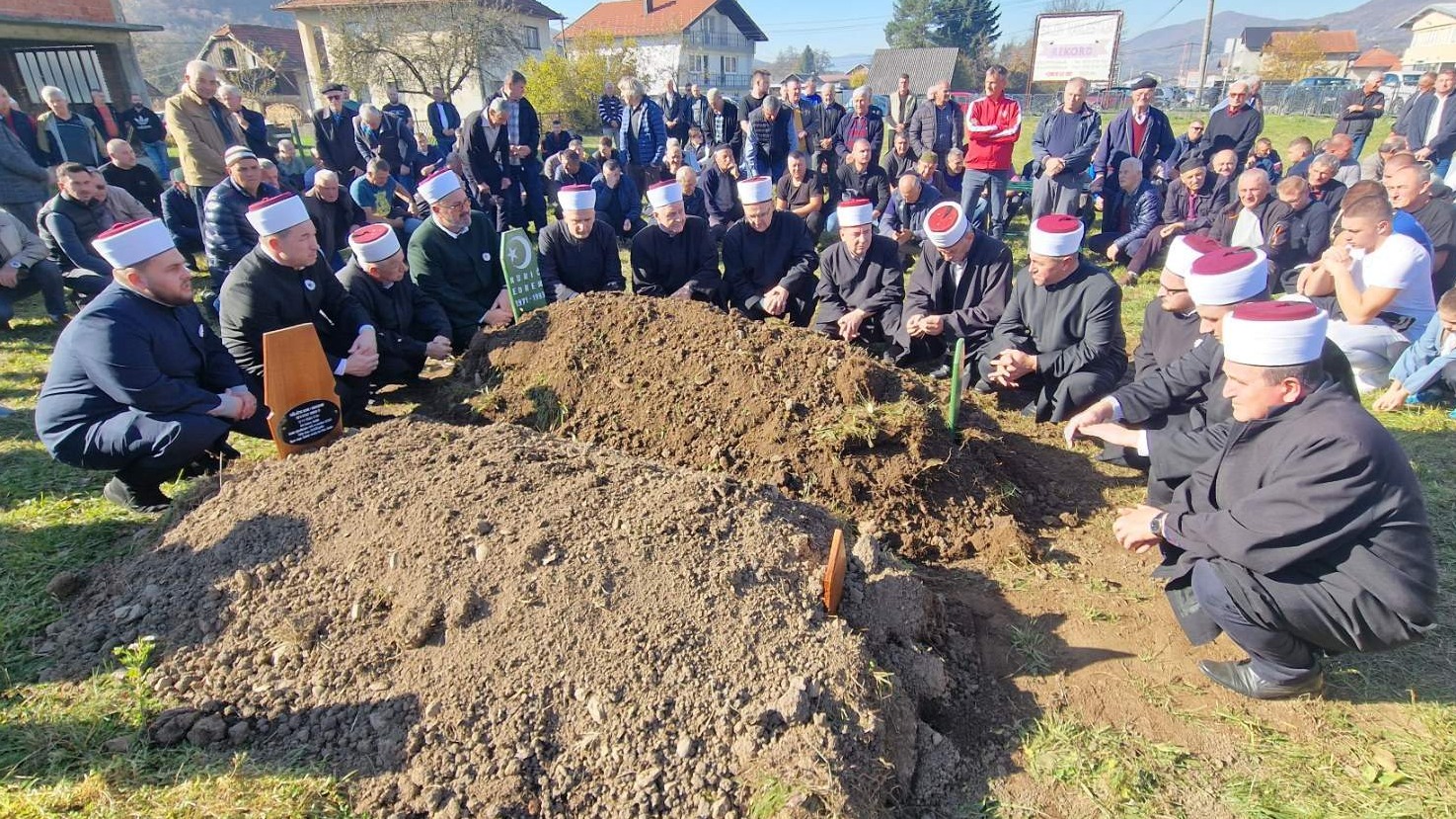 Majka Hatidža dočekala da se, 32 godine od zločina u Grahovcima, ukopa njen sin Edhem