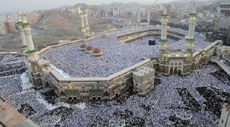 Više od dva miliona muslimana jutros klanjalo bajram-namaz u Kabi