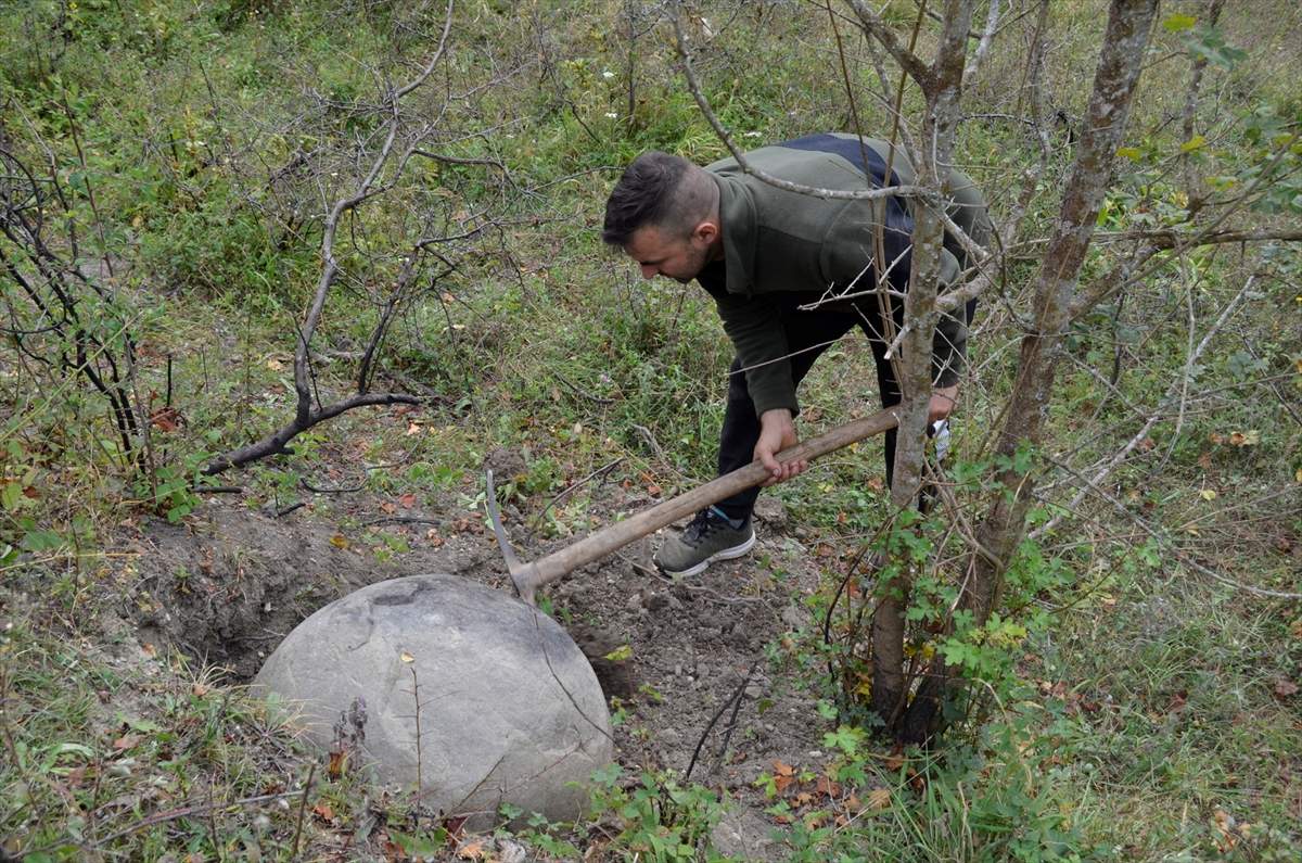 6f8aa6b62a71720932e97dbaf4ec286c.jpg - Srebrenica: U selu Luka pronađena velika kamena kugla