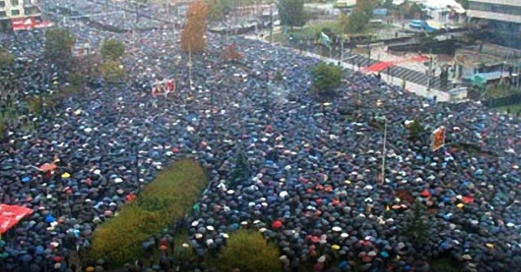 Dženaza.jpg - Na današnji dan na Ahiret preselio Alija Izetbegović