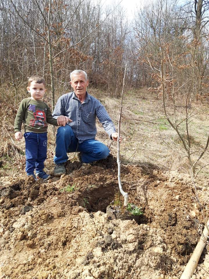166712507_1093469191159172_1250423578888969981_n.jpg - Primjer dobre prakse: Džemat Dubrave Gornje zasadio deset dunuma oraha