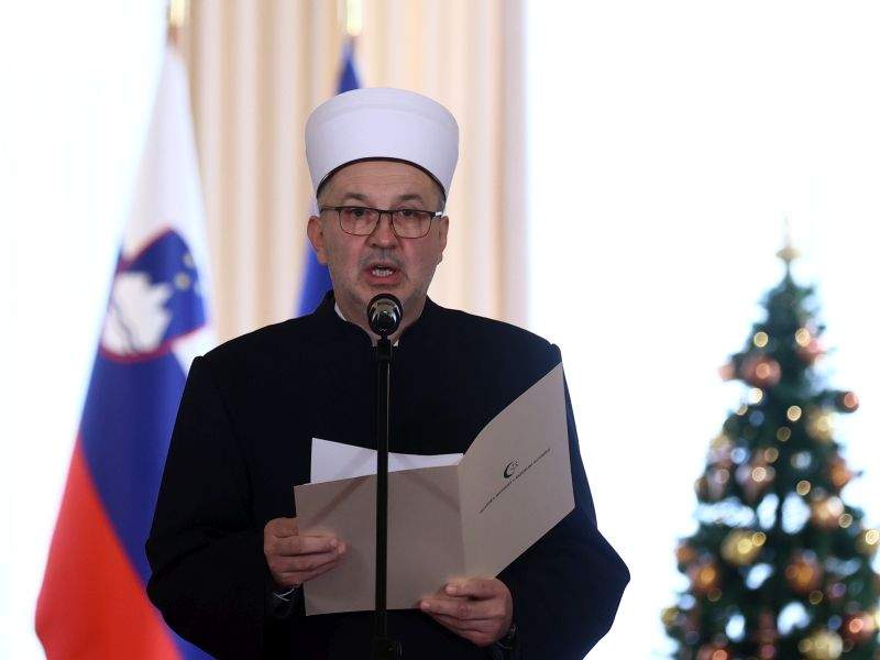 1-SLIKA-2.jpg - Predsjednik Republike Slovenije uručio srebreni orden za zasluge muftiji Grabusu