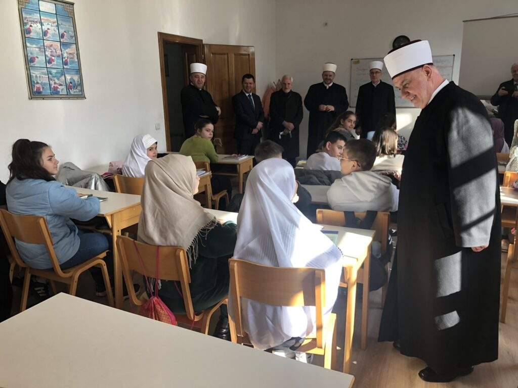 posjeta-mektepskoj-nastavi1-1024x768.jpg - Reisu-l-ulema Kavazović u posjeti medžlisima Bijeljina i Janja: Čuvajte svoj identitet