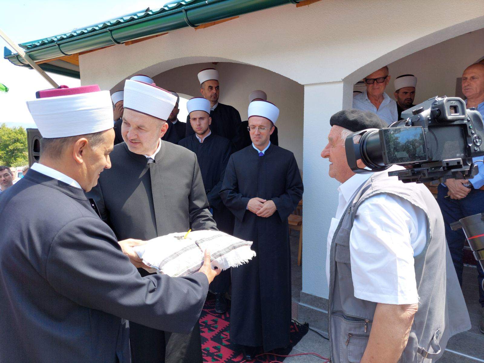 viber_slika_2022-08-06_13-51-29-348.jpg - Muftija Grabus na otvorenju džamije u Klinčićima: Strateški put IZ je nezavisna BiH - autonomna IZ