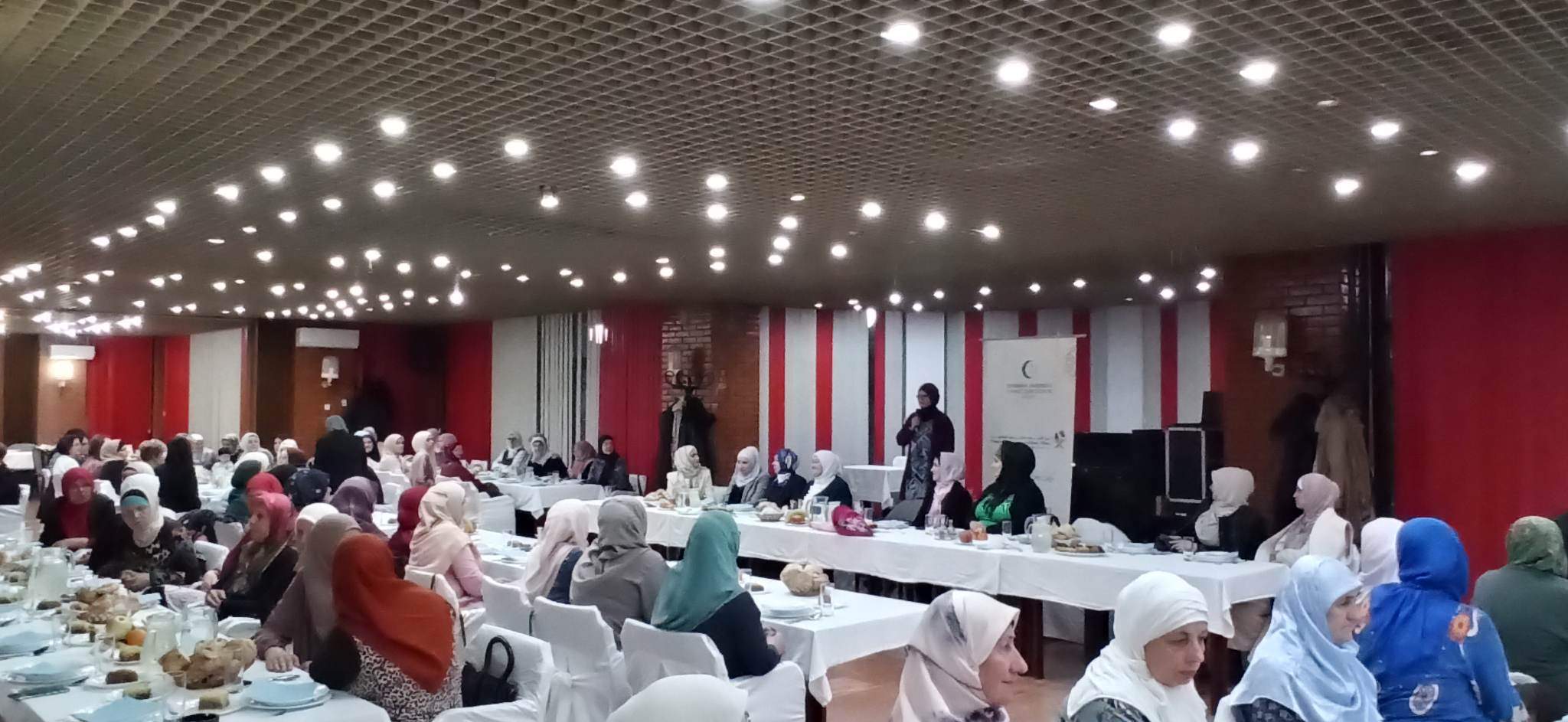 26.jpg - Rijaset Islamske zajednice i Medžlis Zenica organizirali iftar za žene