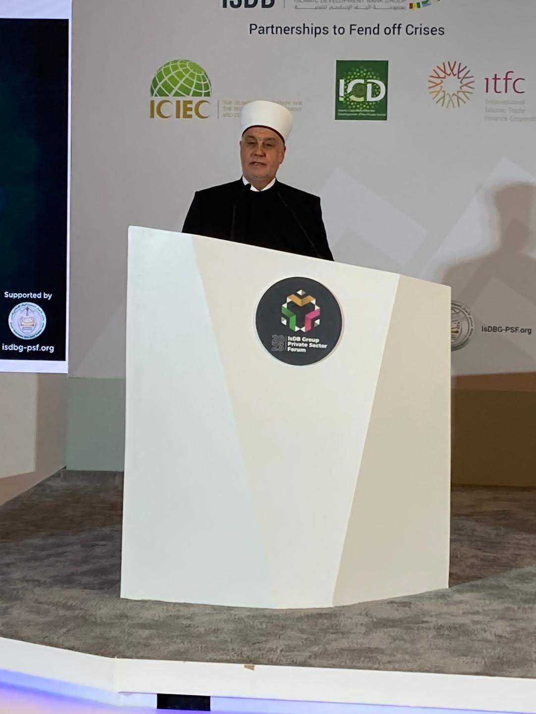 0-2.jpeg - Reisul-ulema Kavazović na godišnjem forumu Islamske banke za razvoj